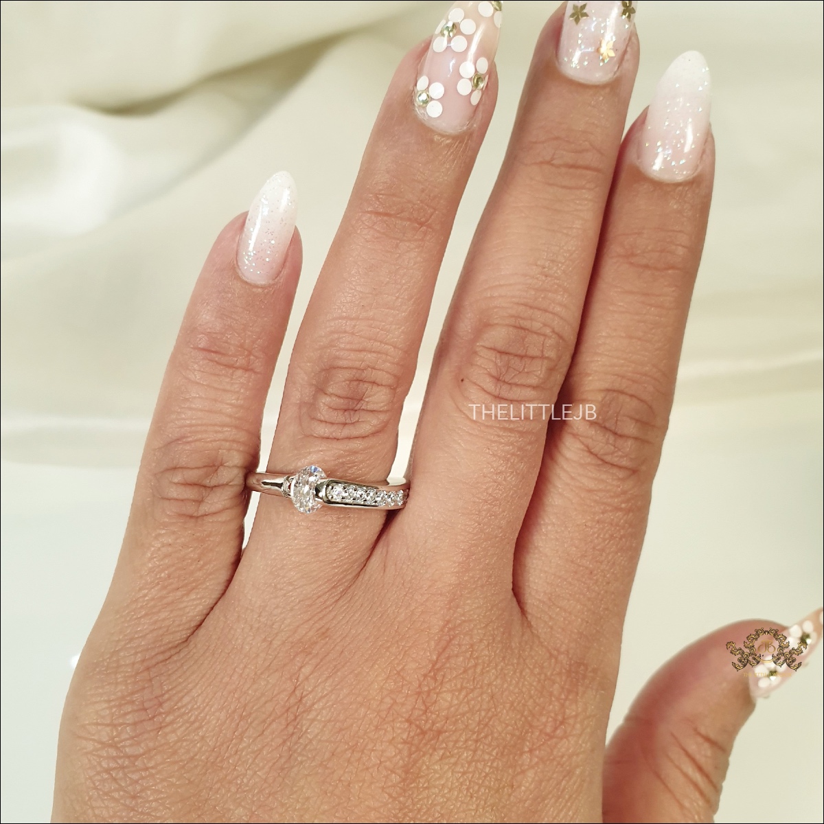 Designer Tripod Shaped Ring with Rotating Pointer - Image 2