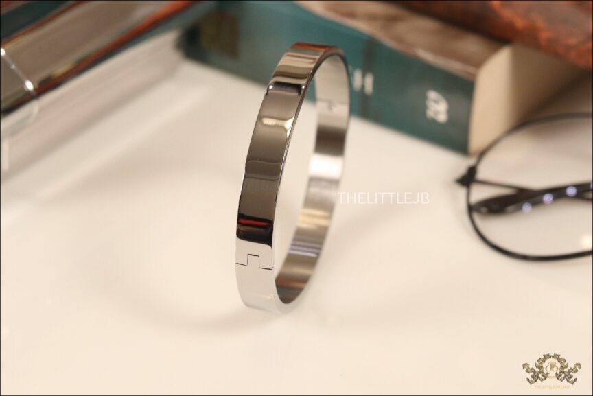 Glossy stainless steel bracelet in platinum finish 