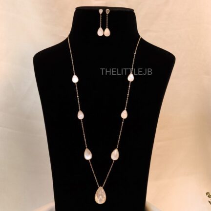 Long rose gold pendant set with drop shaped MOP element