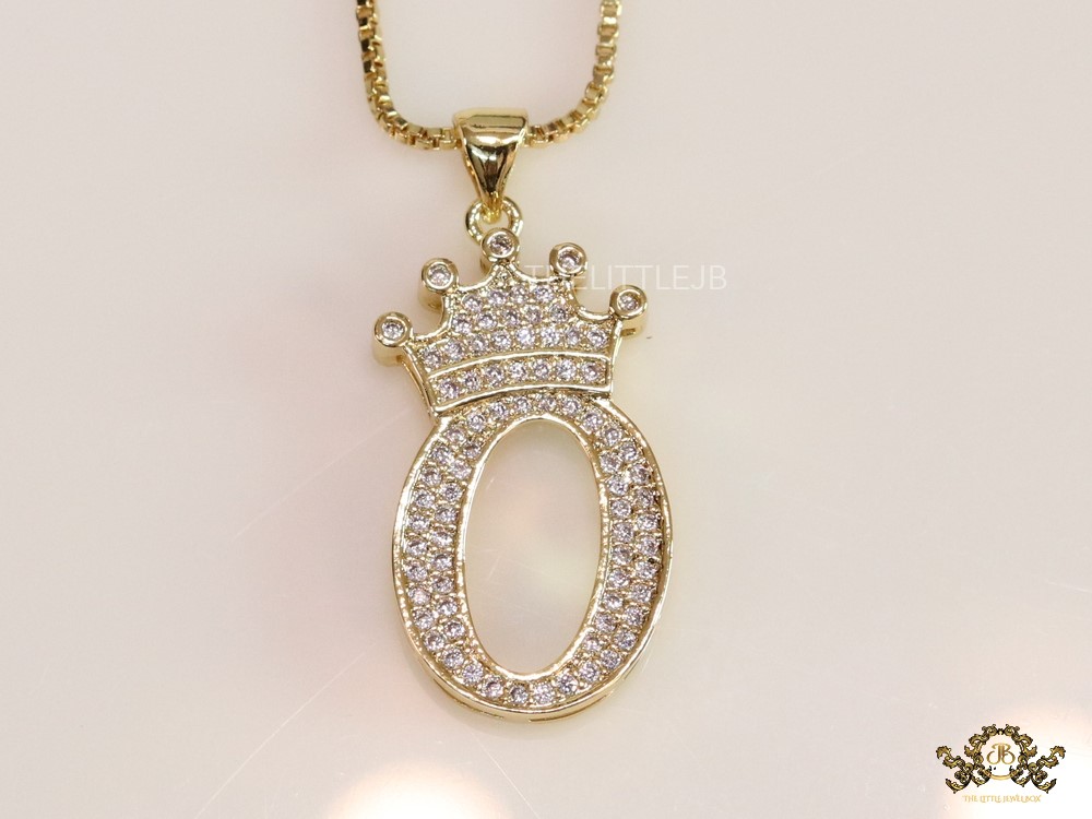 Personalized crown initial O necklace in cz gold plating