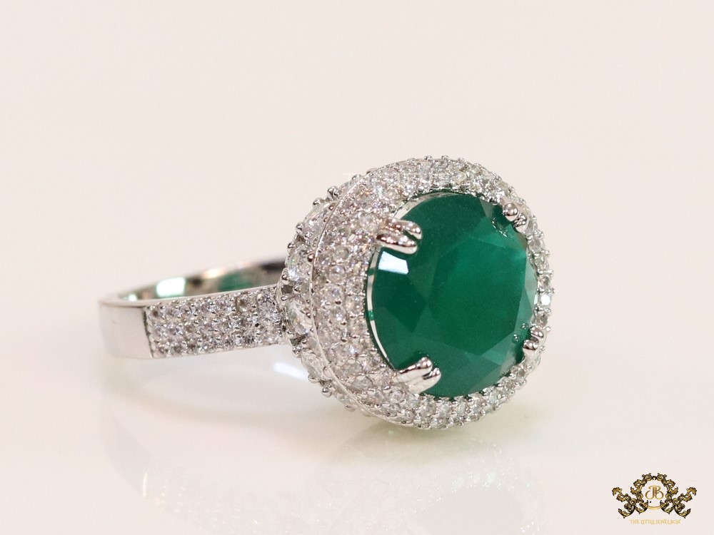 Round emerald green stone ring in platinum and cz - Image 2