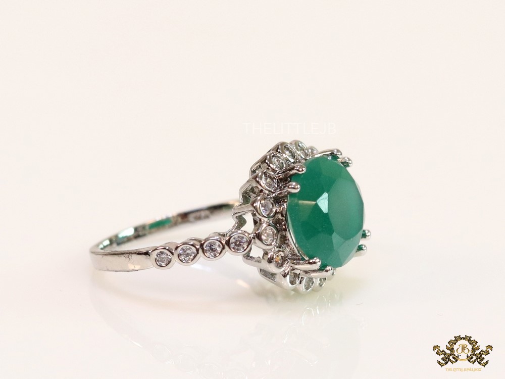 Emerald green stone ring with cz and platinum finish - Image 4