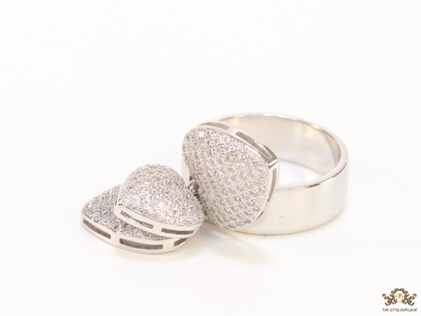Platinum plated band ring with cz heart charms - Image 3