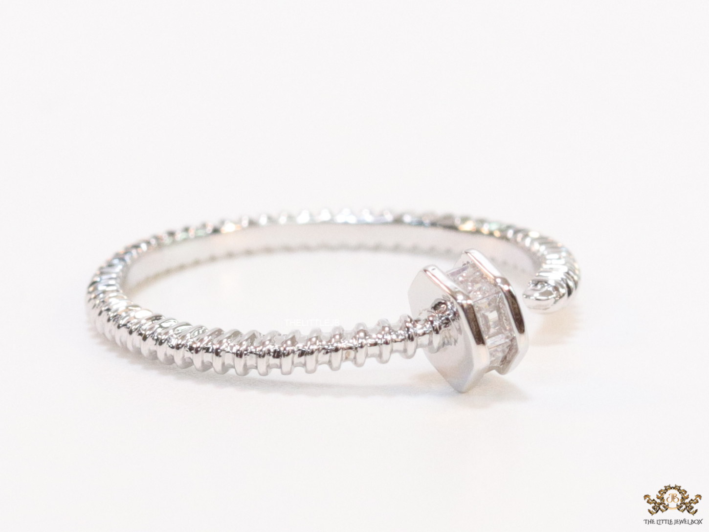 Top open silver nail shape ring with cz stones - Image 3
