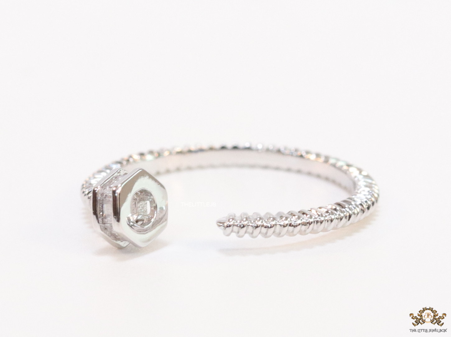 Top open silver nail shape ring with cz stones - Image 4