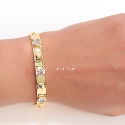 b4 Band style bracelet in gold plating with gold plated details and cubic zirconia stones