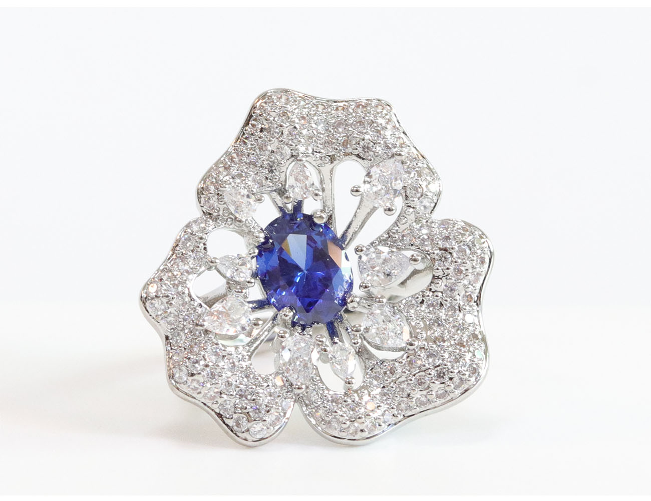 Platinum flower ring - Image 4