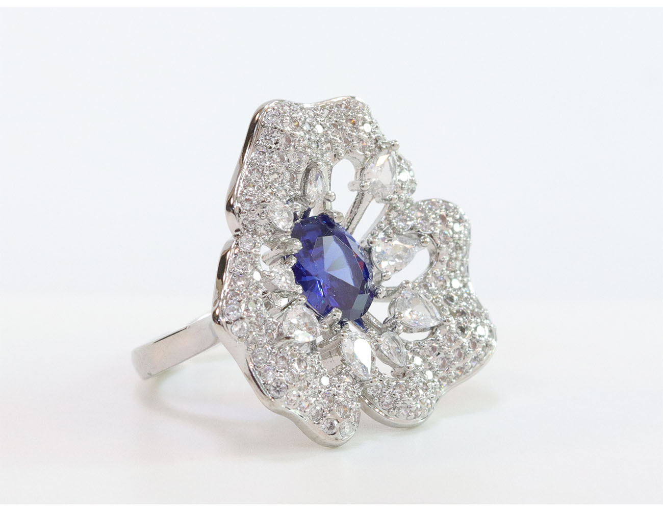 Platinum flower ring - Image 3