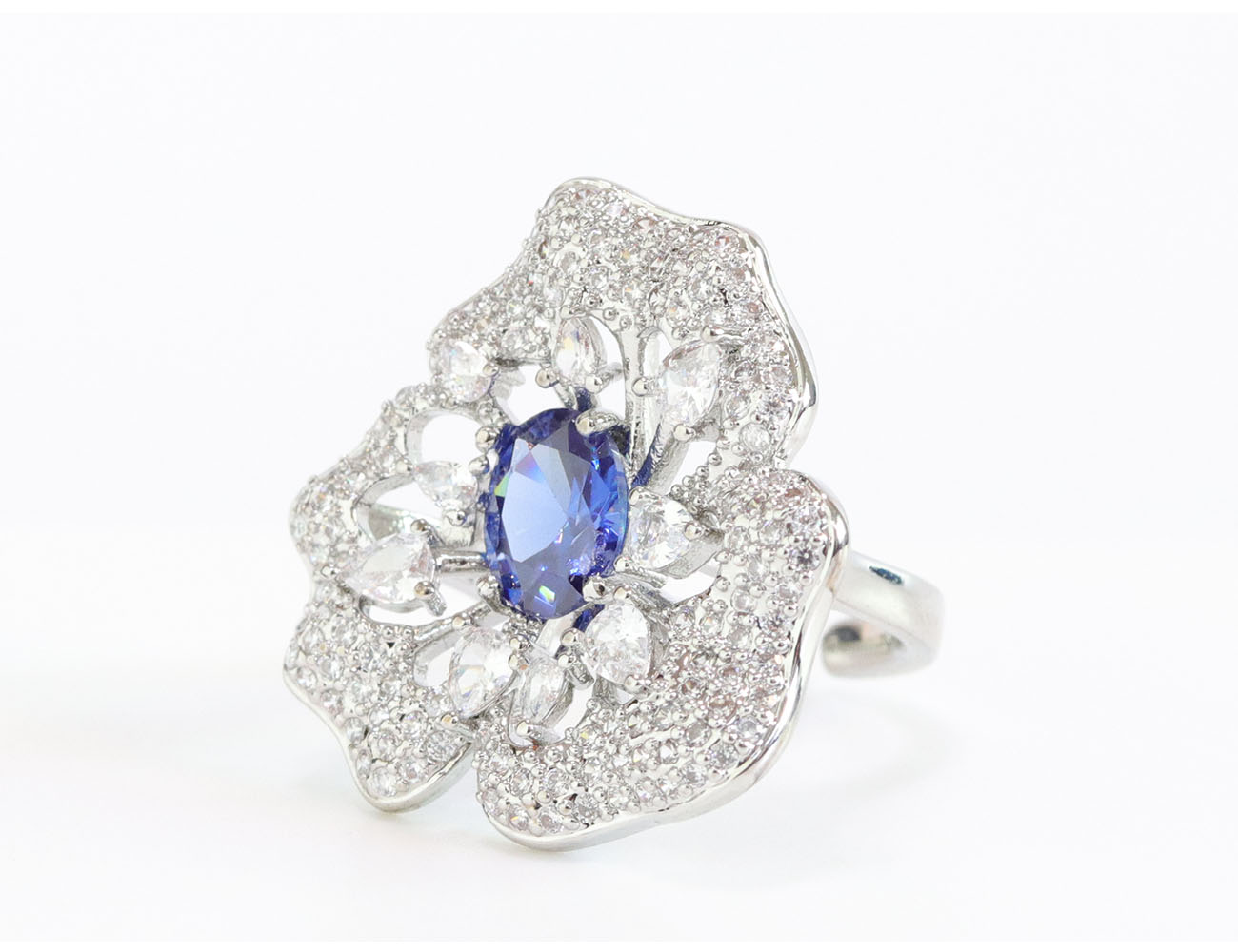 Platinum flower ring - Image 2
