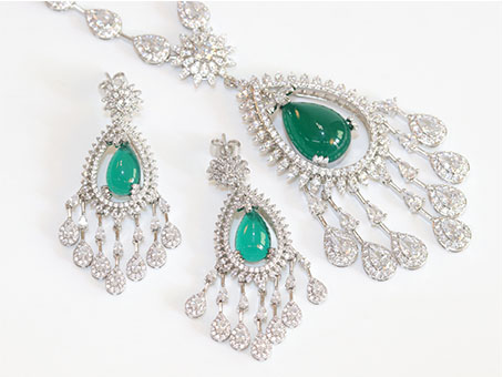 Emerald green Cz drops necklace and earrings - Image 3