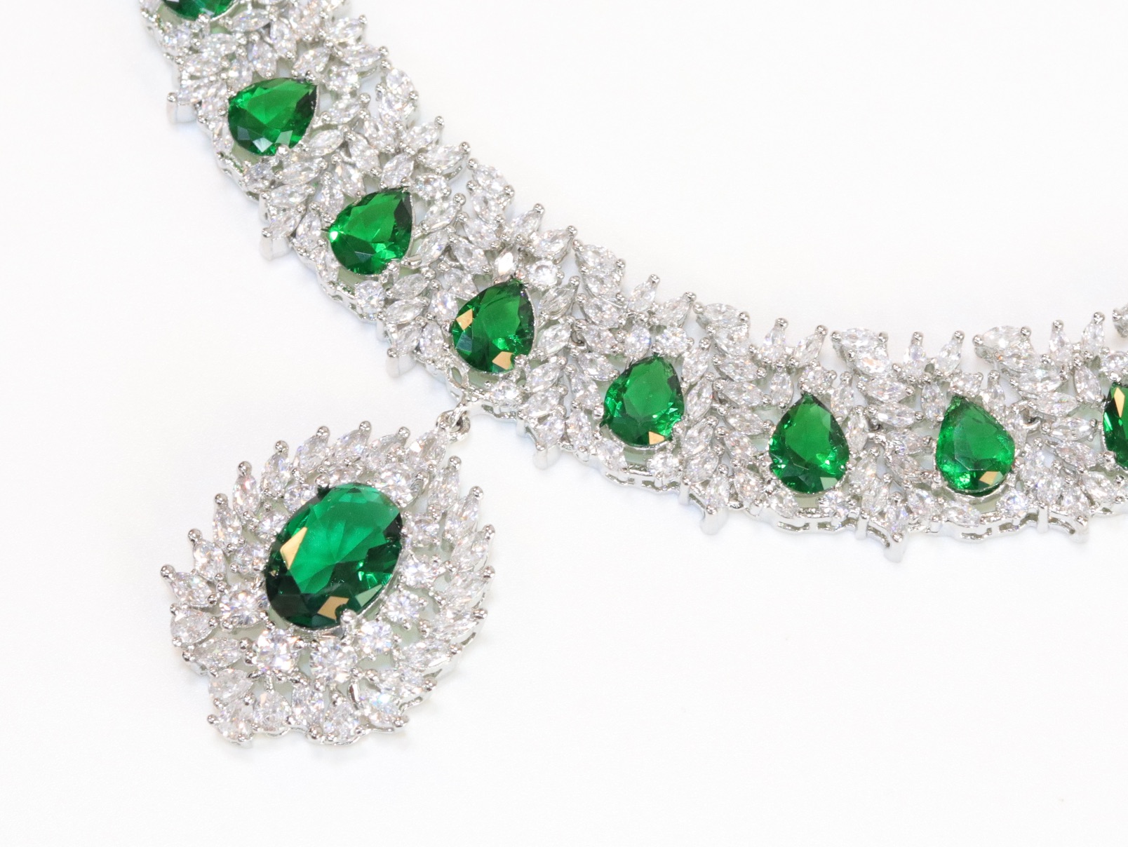 Emerald cz layered leaf cut set - Image 3