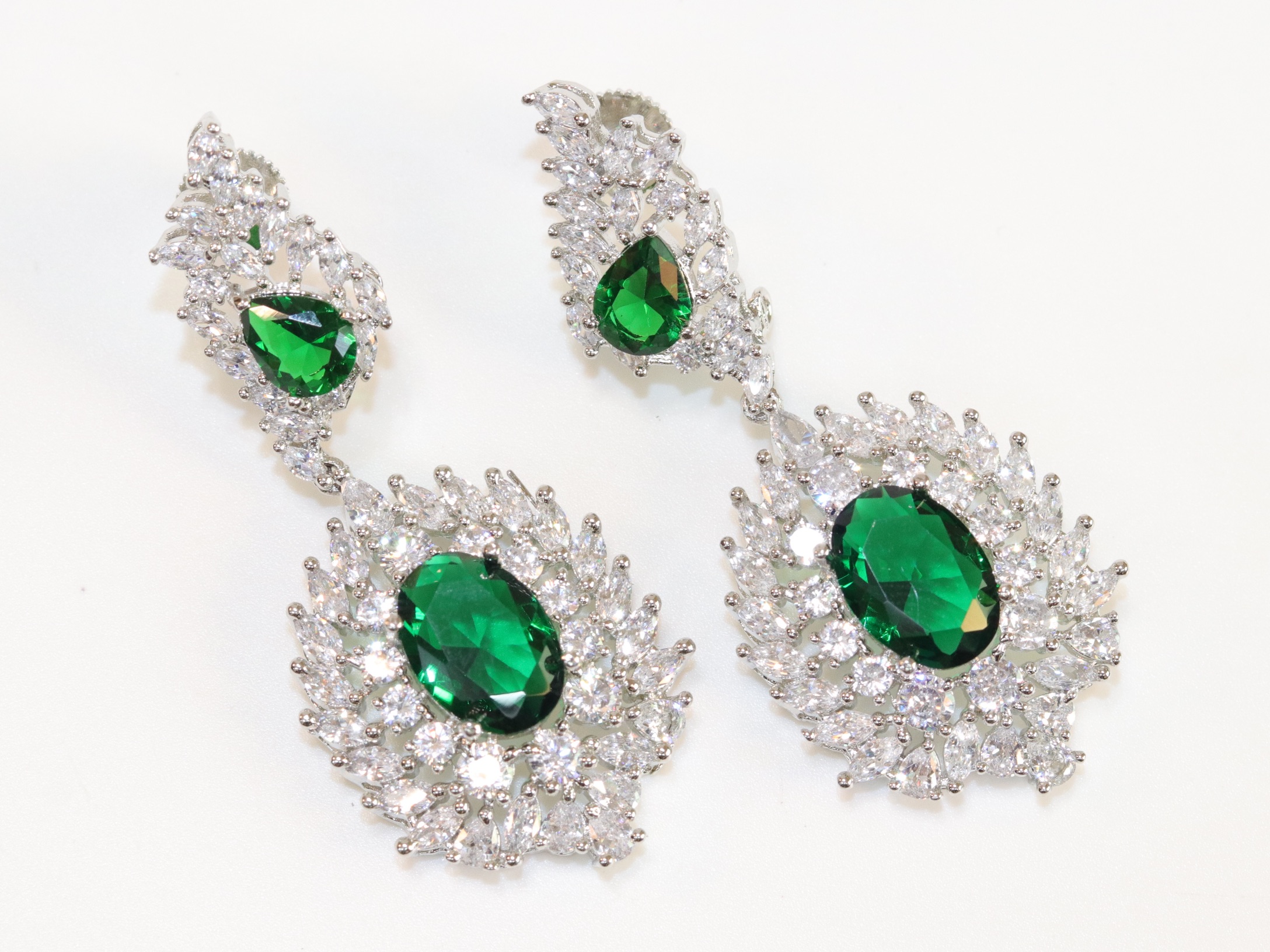 Emerald cz layered leaf cut set - Image 2