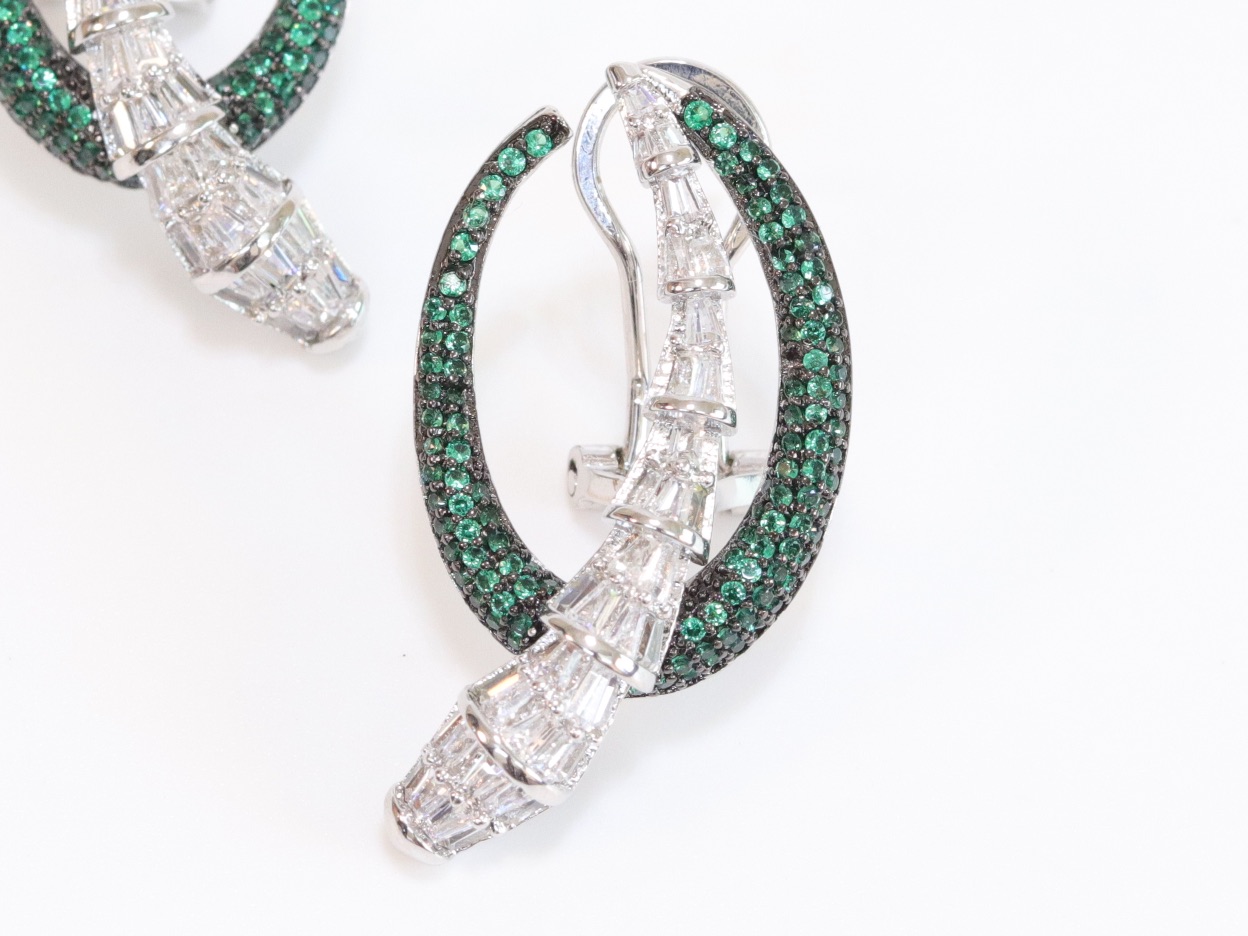 Fancy emerald and cz earrings - Image 5