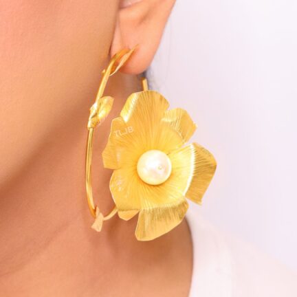 THE FLORAL PEARL hoops with brass gold finish