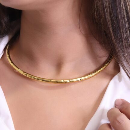 Textured round statement necklace