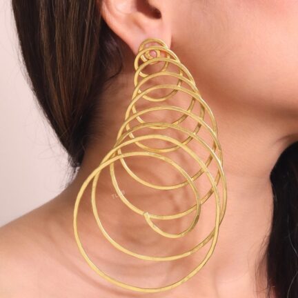 Exaggerated hoops