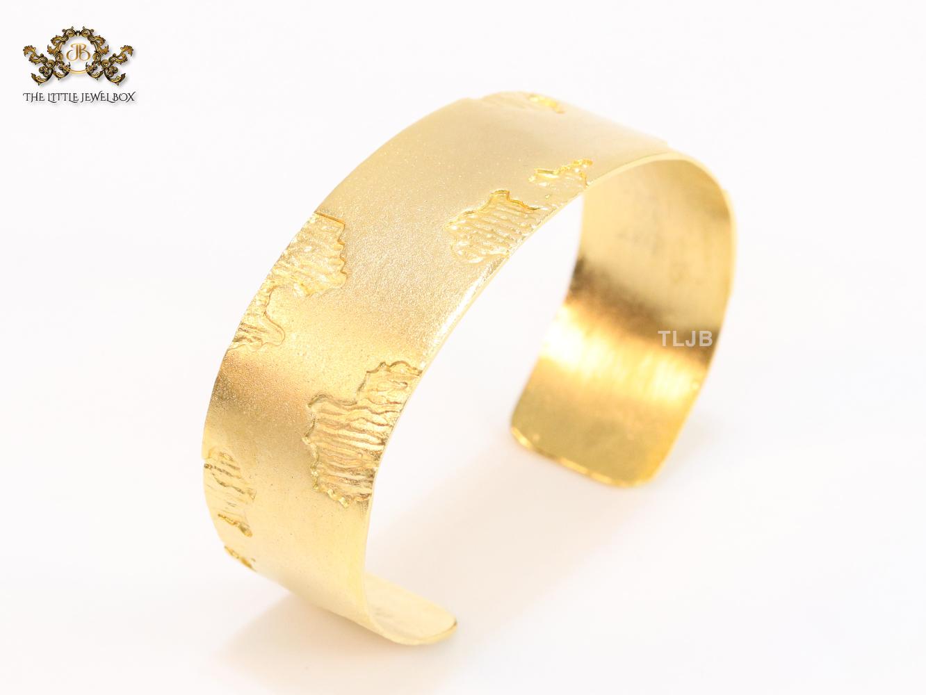 Abstract gold bracelet - Image 3