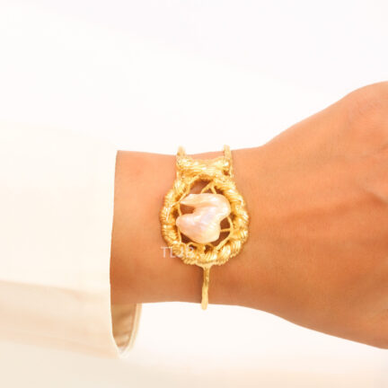 Gold melt and pearl bracelet