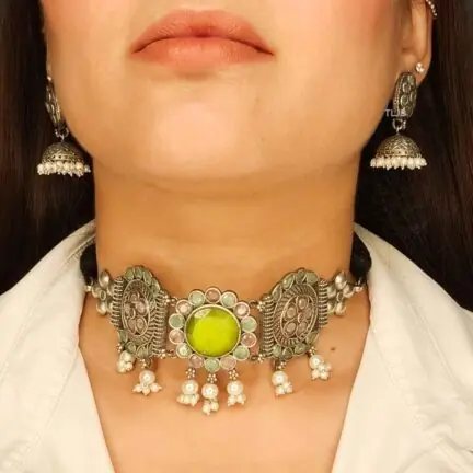 44 Heritage Green Glow Choker