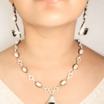 Pearl ridden greenstone necklace