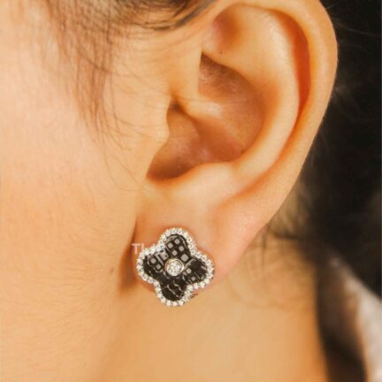 Flower Minimal studs Black