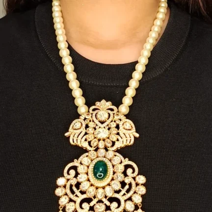 Grand Fusion Kundan Pendant Set with Pearl String