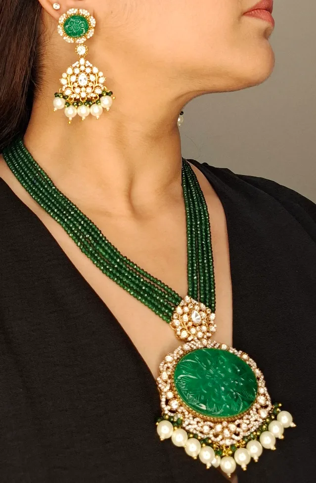 Emerald Green Carved Centre Stone Rani Haar