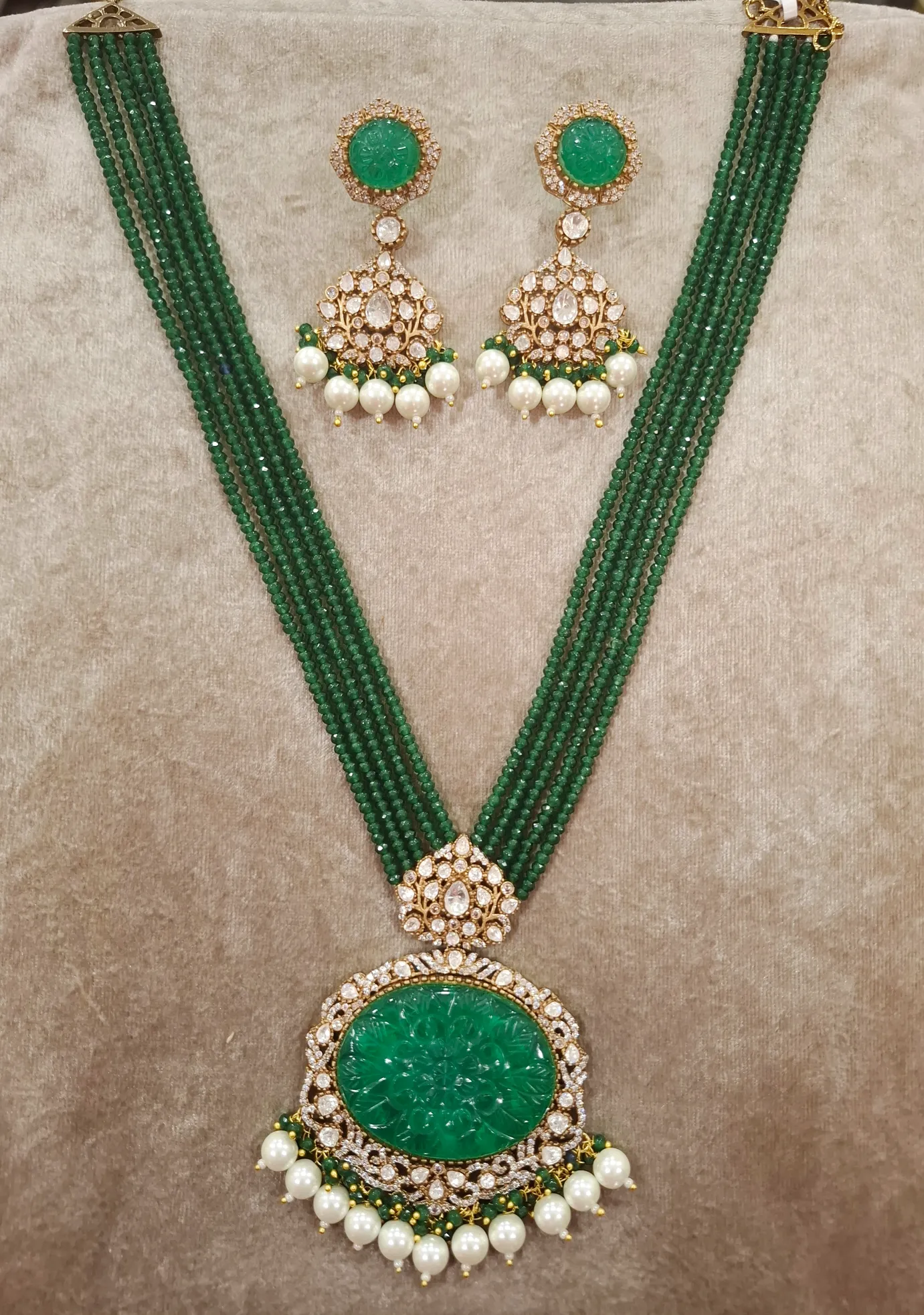 Emerald Green Carved Centre Stone Rani Haar - Image 3