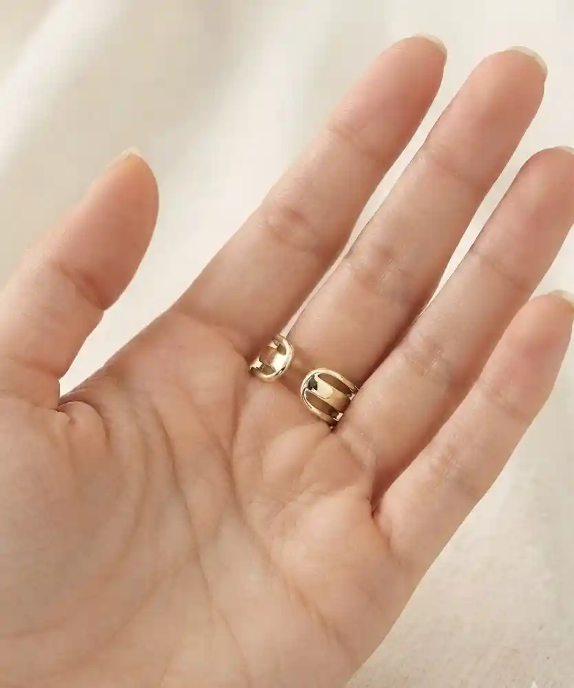 Adjustable gold plated CZ pyramid ring - Image 2